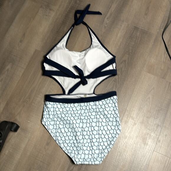 Cupshe Navy Blue Halter Bathing Suit Middle Cutout Padded Top Size Large - Picture 4 of 10